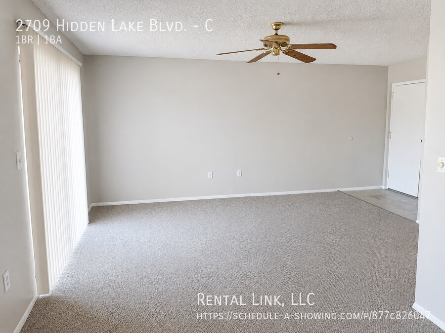 Building Photo - 2709 Hidden Lake Blvd