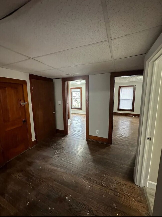 Building Photo - 605 N Detroit St
