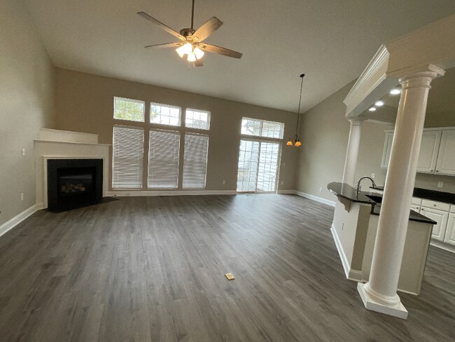 Building Photo - 4090 Hanover Square Pl