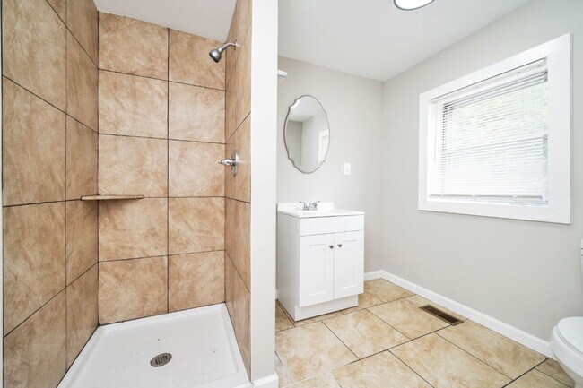 Building Photo - Stunning Renovated 3BR/2BA Home – Move-In ...