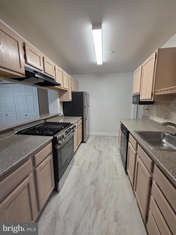 Building Photo - 2809 Waters Edge Dr