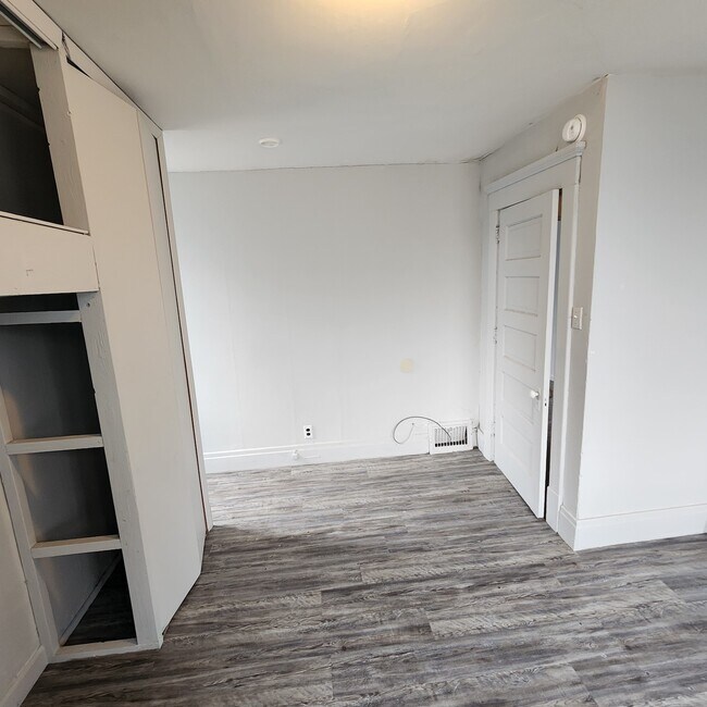 Building Photo - 614 N Griffin St