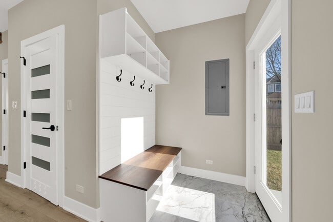 Building Photo - 5901 W Erie St