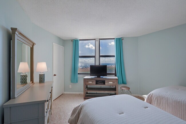 Building Photo - 2800 N Ocean Dr