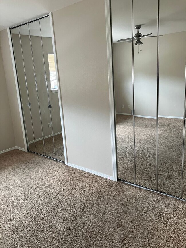 Building Photo - One Bedroom Condo with Loft, One-car Garag...