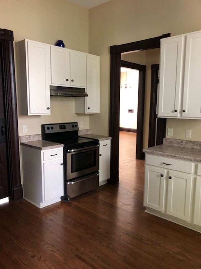 Building Photo - Great historical home! PRICE LOWERED to $2...