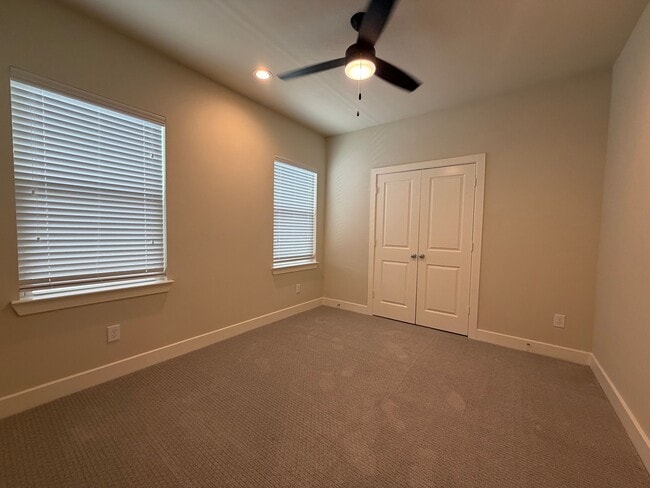 Building Photo - 5915 Haring Ln