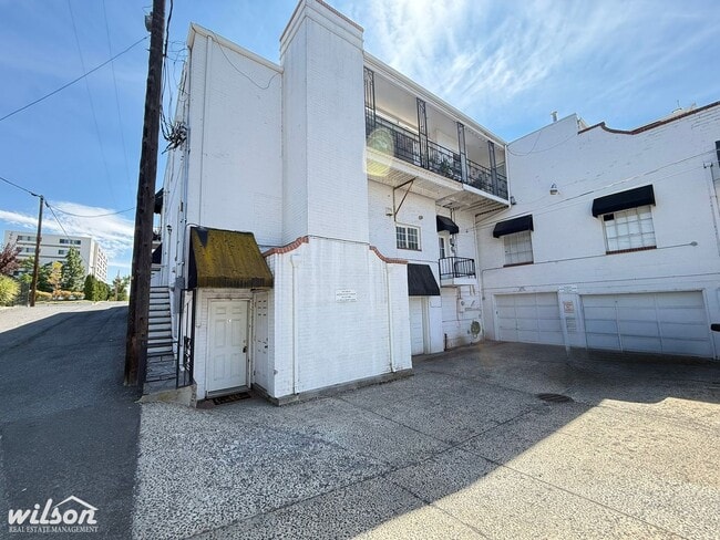 Building Photo - 807 W Yakima Ave