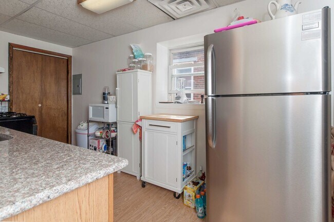 Building Photo - 119 S 16th St