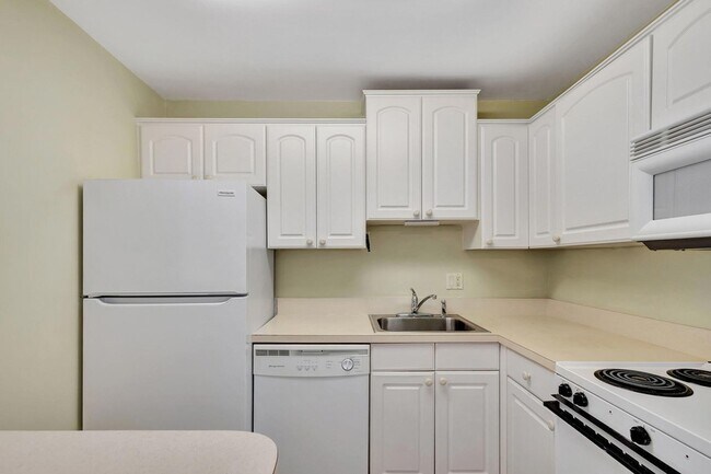 Building Photo - 100 Shore Ct