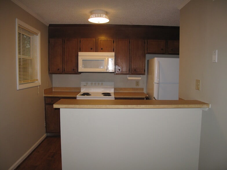 Building Photo - 545 12th Ave NE