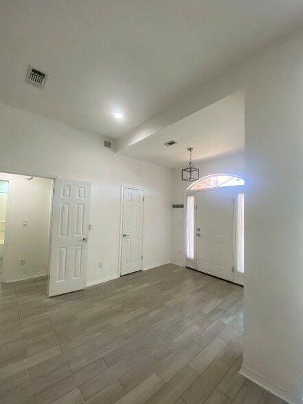 Building Photo - 409 Ridge Wood Cir