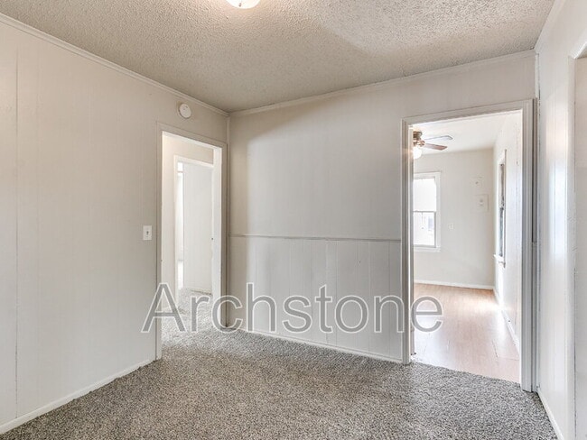 Building Photo - 527 E Boeing Dr