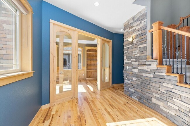 Building Photo - 348 Meadow View Pky