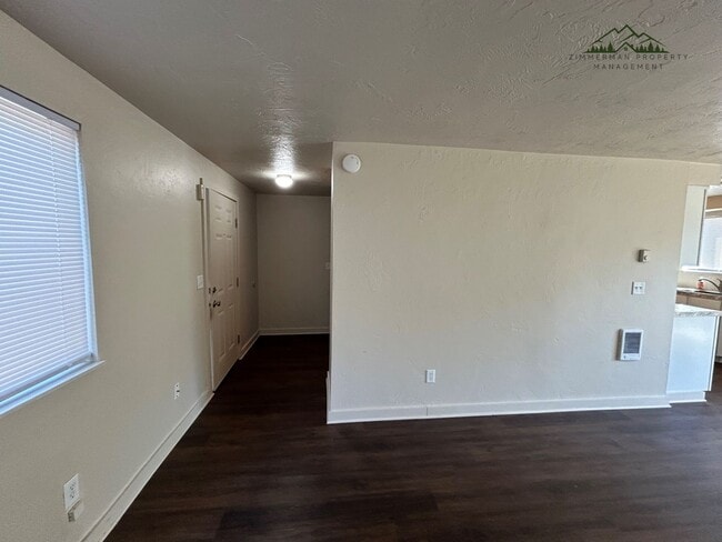 Building Photo - 953-955 N Cloverleaf Lp.