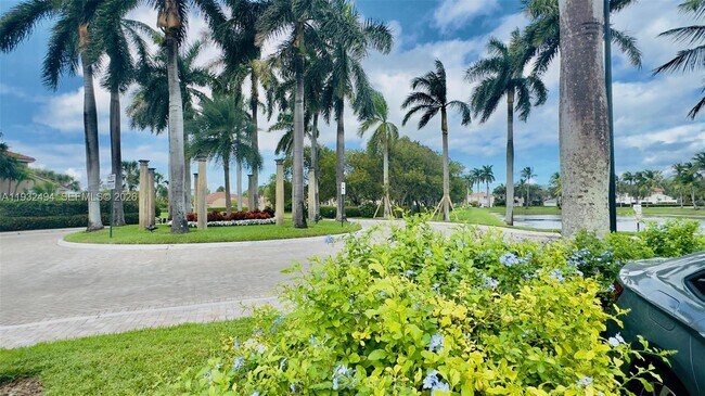 Building Photo - 1094 Redwood St