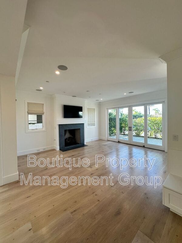 Building Photo - 514 Avocado Ave