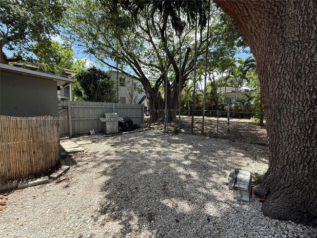 Building Photo - 535 NE 68th St