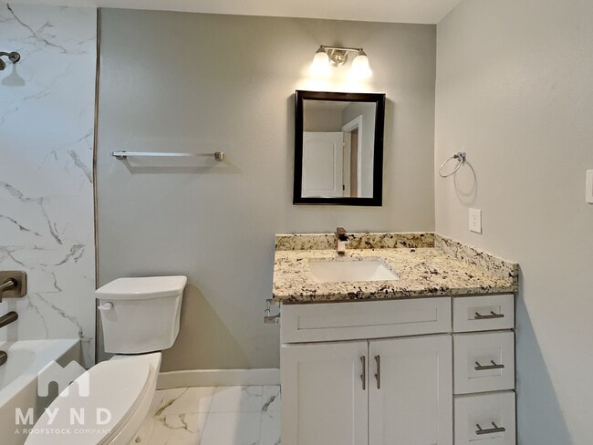 Building Photo - 712 Perry Ave