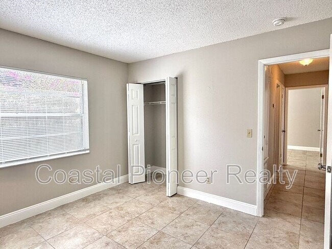 Building Photo - 606 Sandy Creek Dr