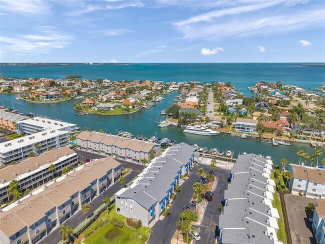 Building Photo - 745 Pinellas Bayway S