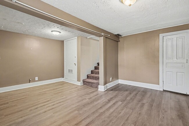 Building Photo - 1BR/1BA Carriage House in the Heart of Midtown!