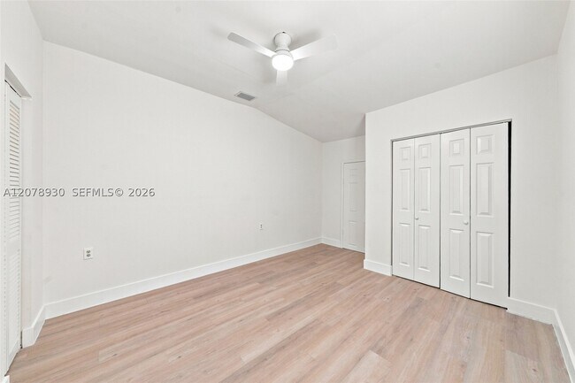Building Photo - 402 NW 44th Ave
