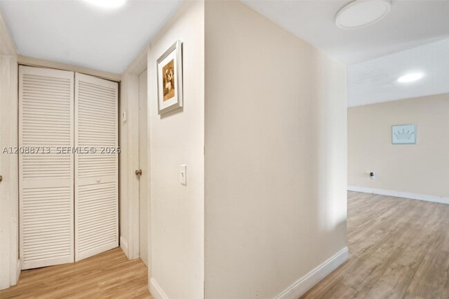 Building Photo - 555 NE 123rd St
