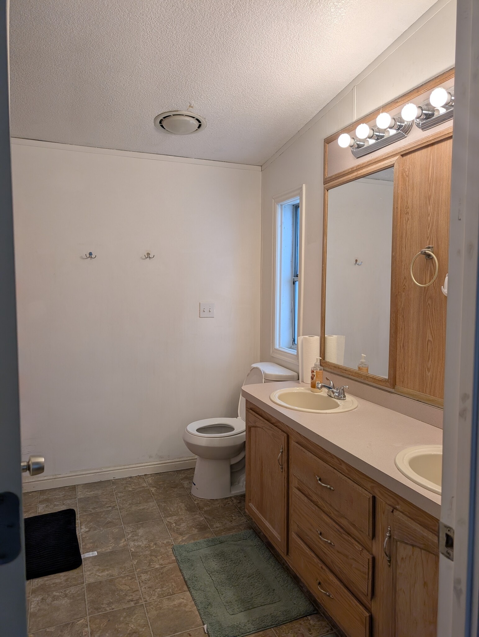Building Photo - 1144 W Aspen Park Cir