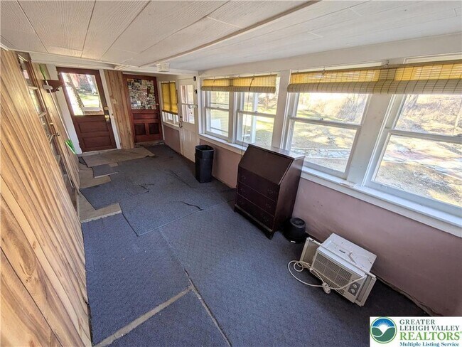 Building Photo - 3470 Rhododendron Dr