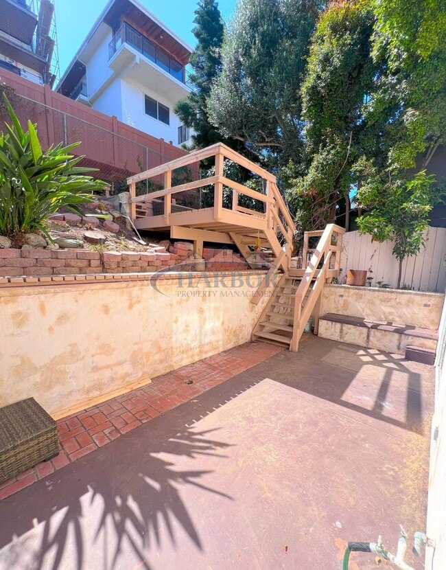 Building Photo - 3507 S Kerckhoff Ave