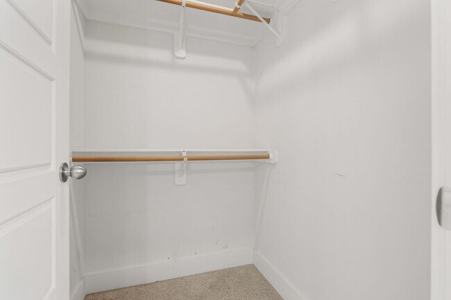 Building Photo - 117 Dunstan Ave