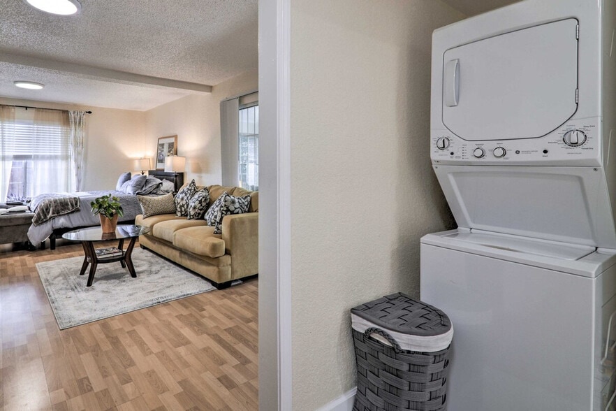 Building Photo - 9360 Mountain Blvd