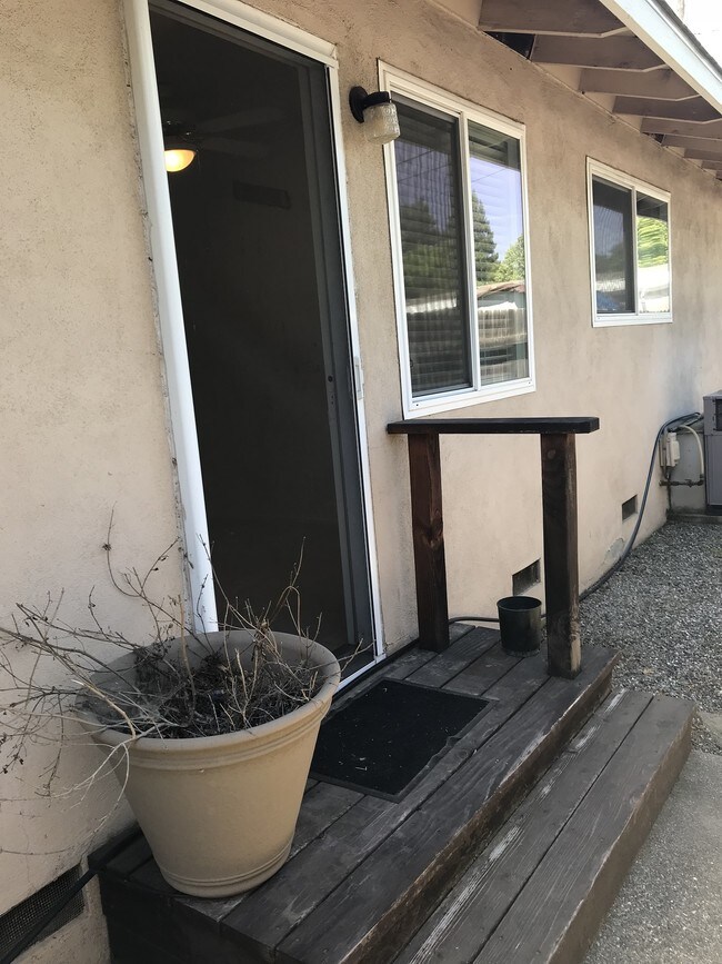 Building Photo - 39 Santos Way