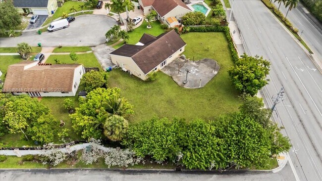 Building Photo - 8920 Crescent Dr