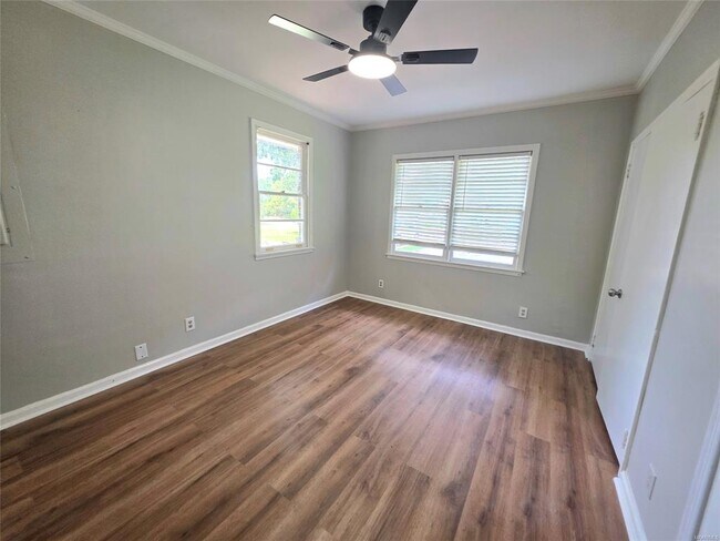 Building Photo - 2663 Ashlawn Dr