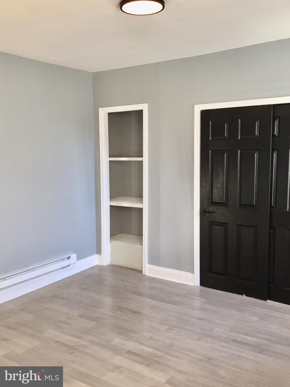 Building Photo - 417 N Salford St