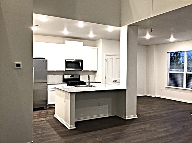 Building Photo - 2725 Wolfcreek