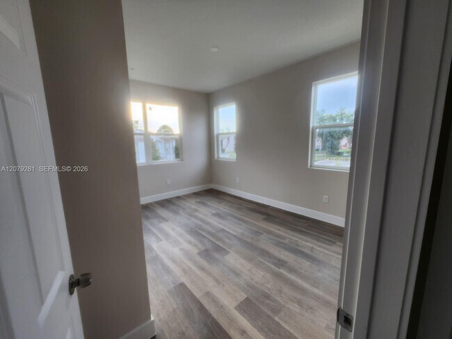 Building Photo - 4424 S Texas Ave