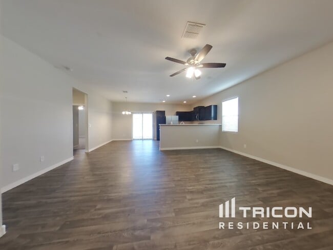Building Photo - 38169 W Vera Cruz Dr