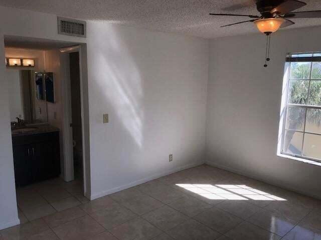 Building Photo - 6283 La Costa Dr