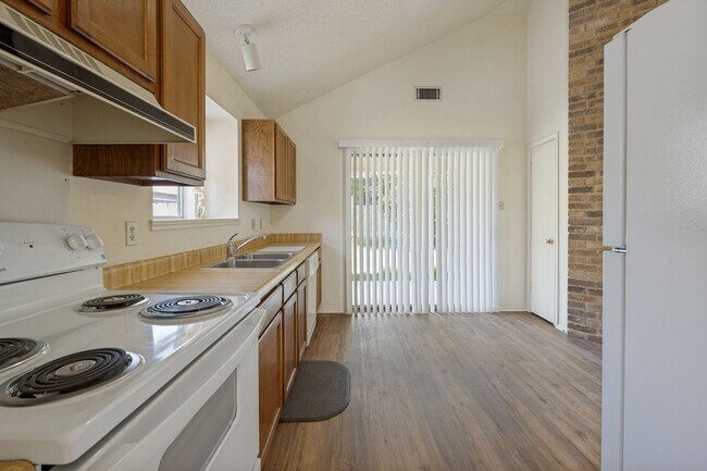 Building Photo - 7803 Forest Ranch