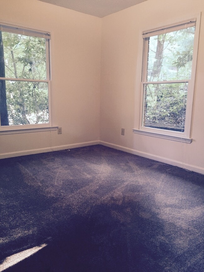 Building Photo - Rental Property Updated Vinyl Flooring