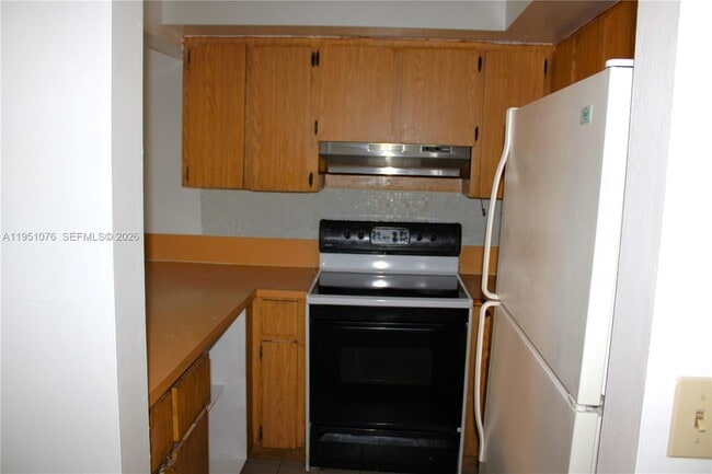 Building Photo - 2260 W 55th St