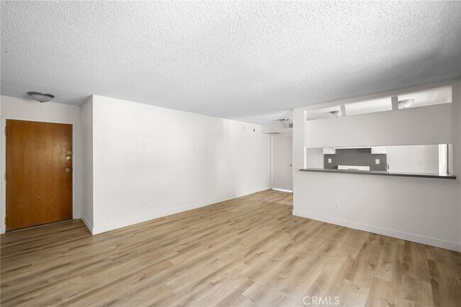 Building Photo - 16226 Vanowen St