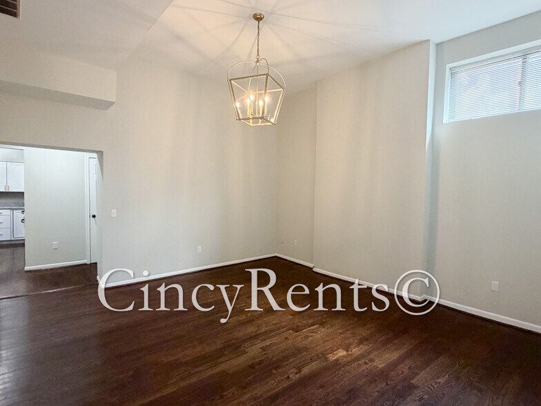 Building Photo - 422 Clark St