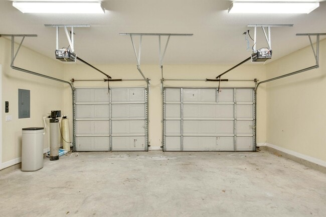 Building Photo - 118 N Buckhorn Dr