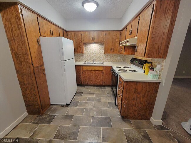 Building Photo - 710 Hillcrest St