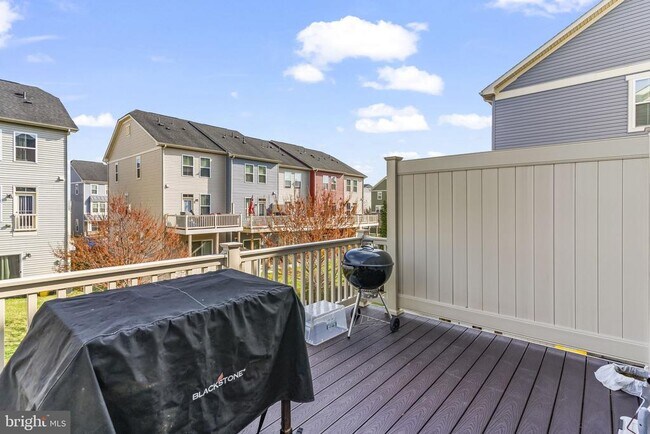 Building Photo - 7933 Trailview Xing