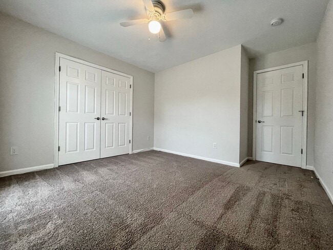 Building Photo - 3-Story Duplex in Chesapeake Beach! Ready 05-06-26! Fenced Backyard - Attached Garage - Pet Frien...